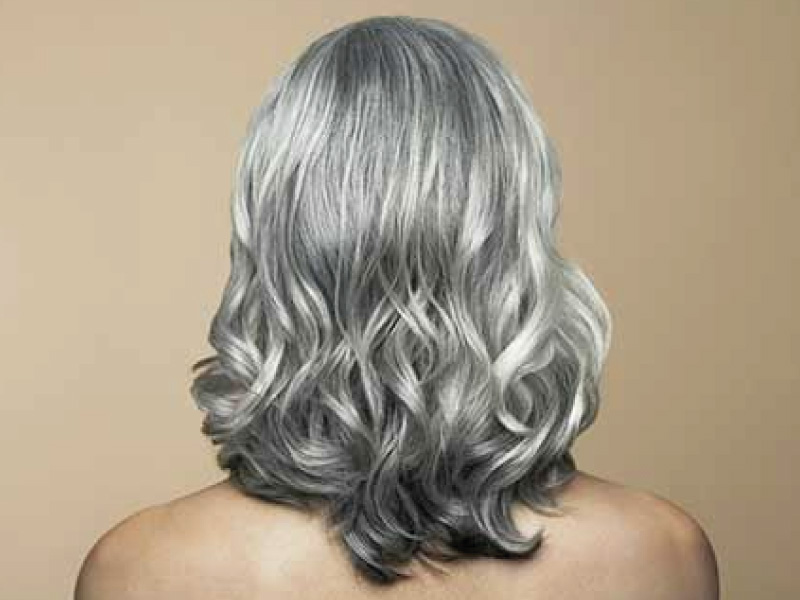 Saiba tudo sobre a tendência do cabelo grisalho.